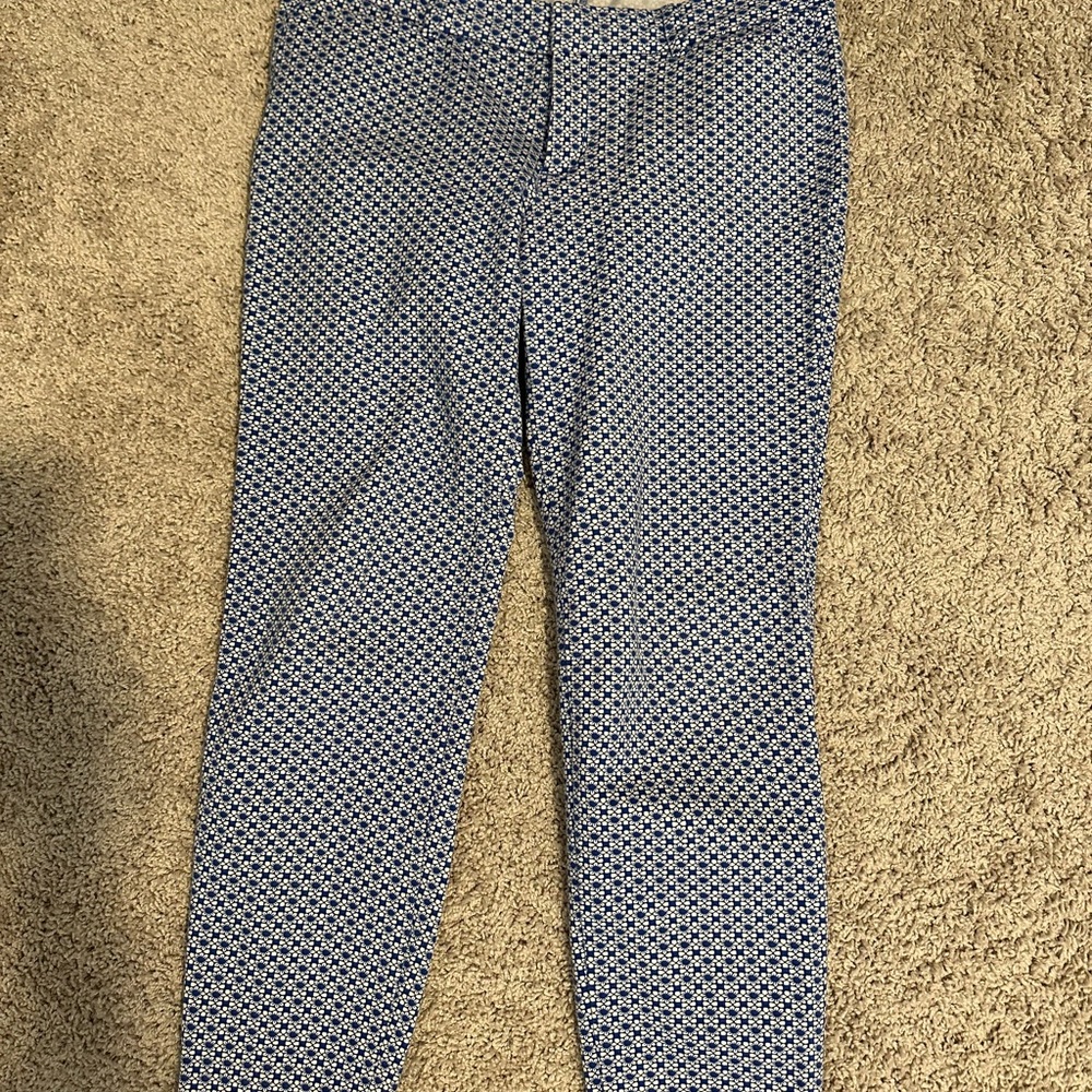 Old Navy Pixie capris. Just the right amount of stretch. Size 8.